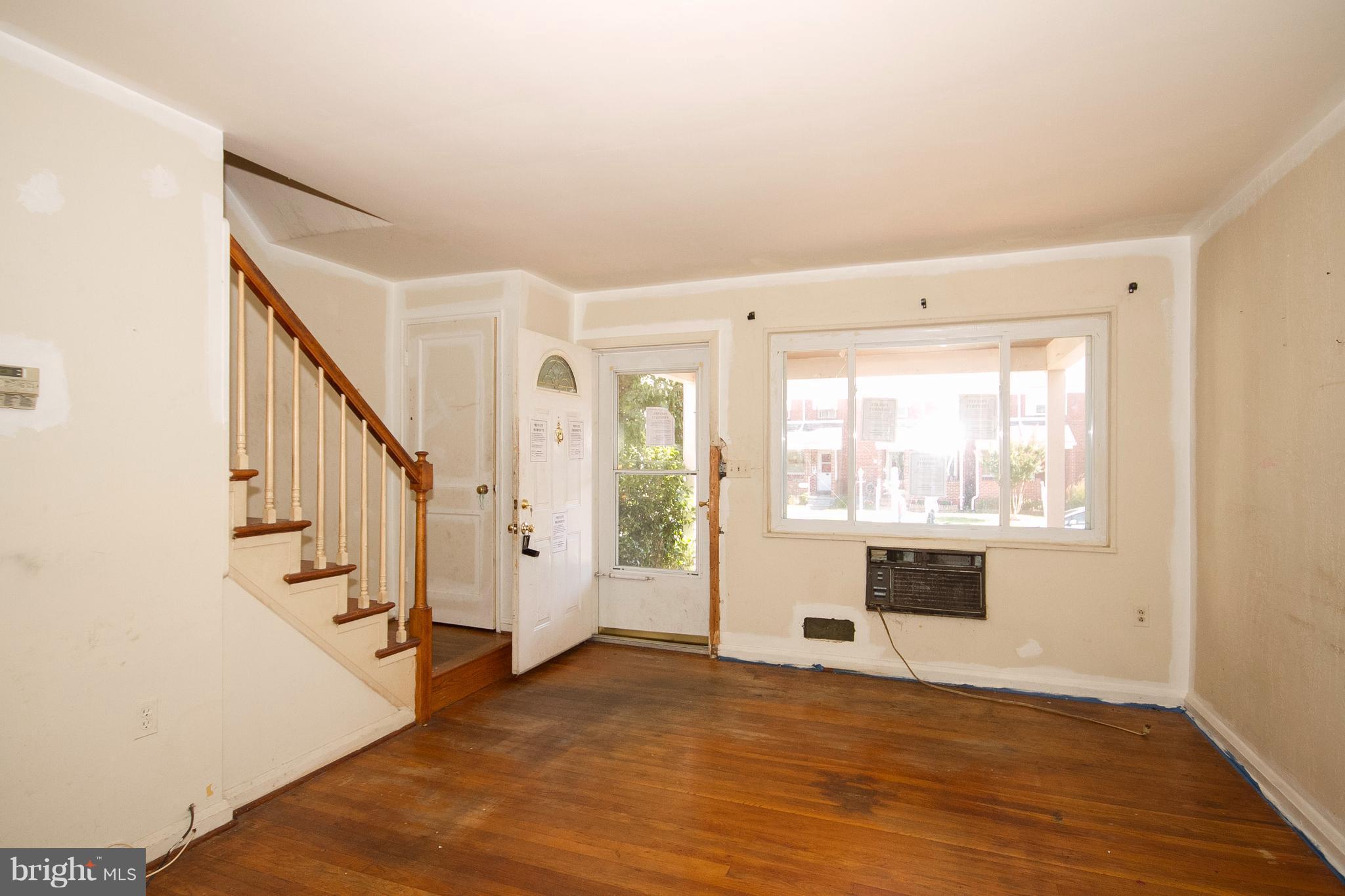 1930 Ormand Road Baltimore, MD 21222 - Photo 3 of 21 Living Room