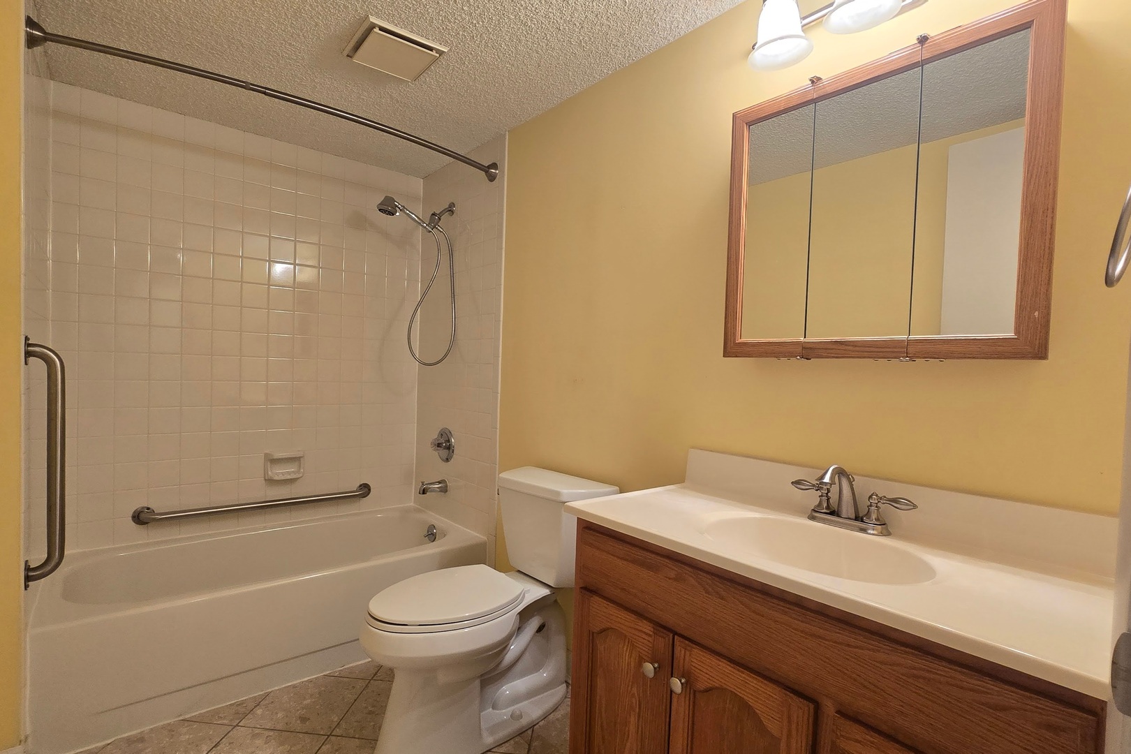 690 Chandler Road, Unit 408 Gurnee, IL 60031 - Photo 9 of 20 Gallery Image 9