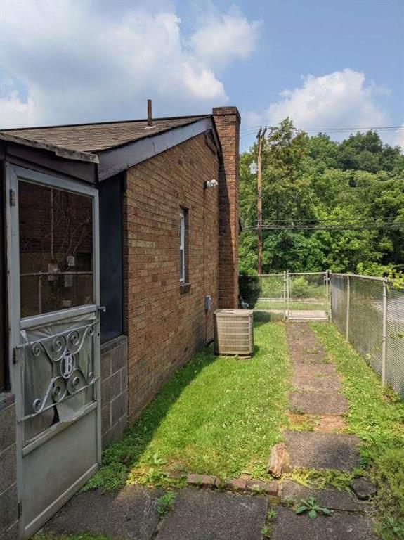 1200 Universal Road Pittsburgh, PA 15235 - Photo 17 of 18 Gallery Image 17