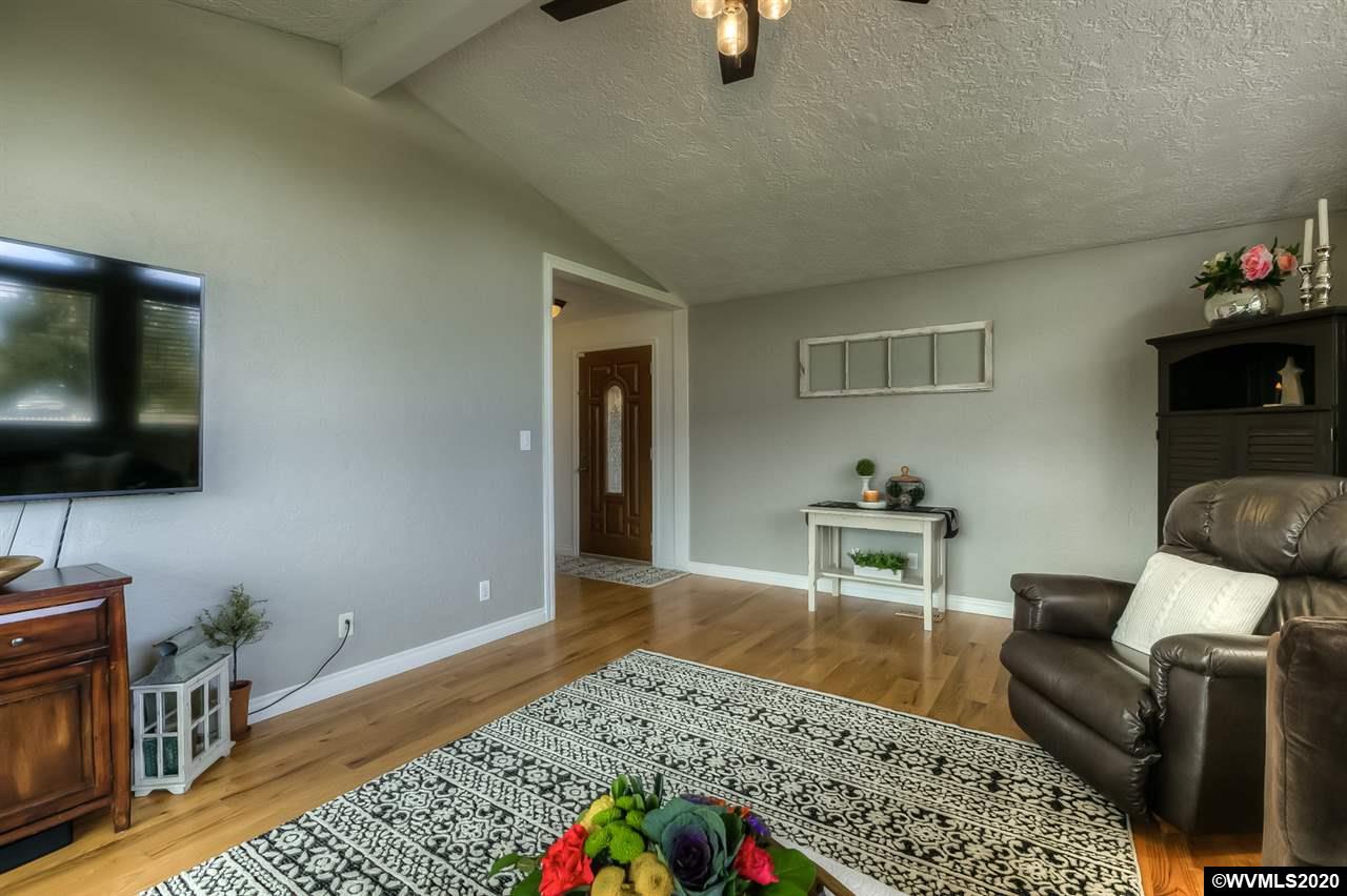 37882 Farris Road Scio, OR 97374 - Photo 8 of 39 Gallery Image 8