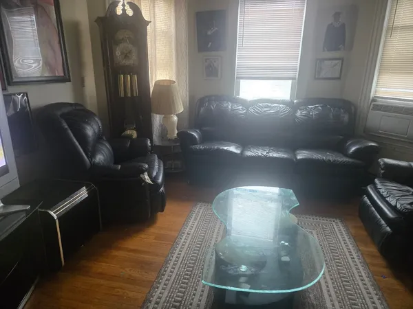 $3,350 | 355 Medford Street, Unit 1, Somerville, MA 02145