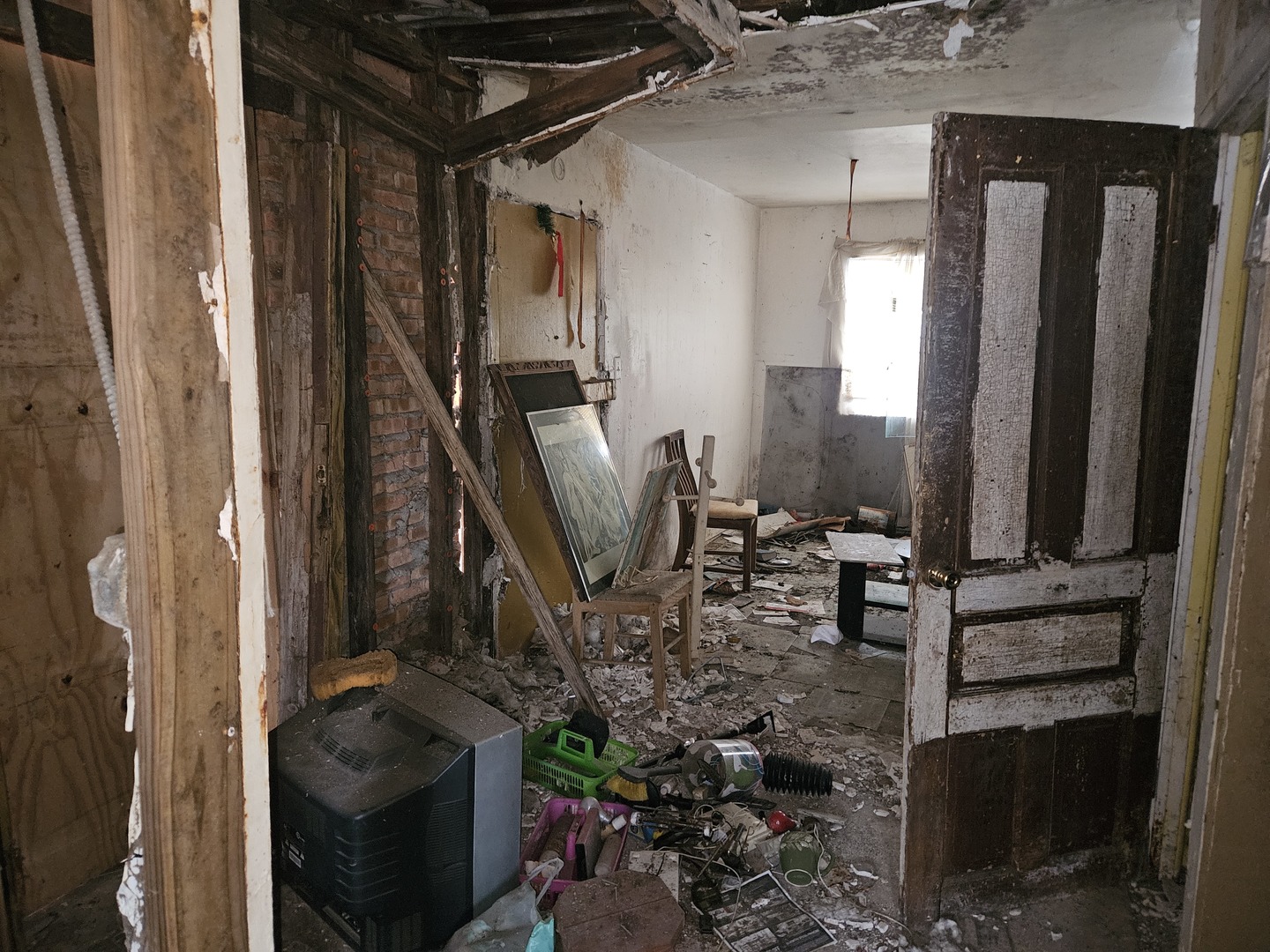 355 West 105th Place Chicago, IL 60628 - Photo 4 of 7 a view of living room and entryway