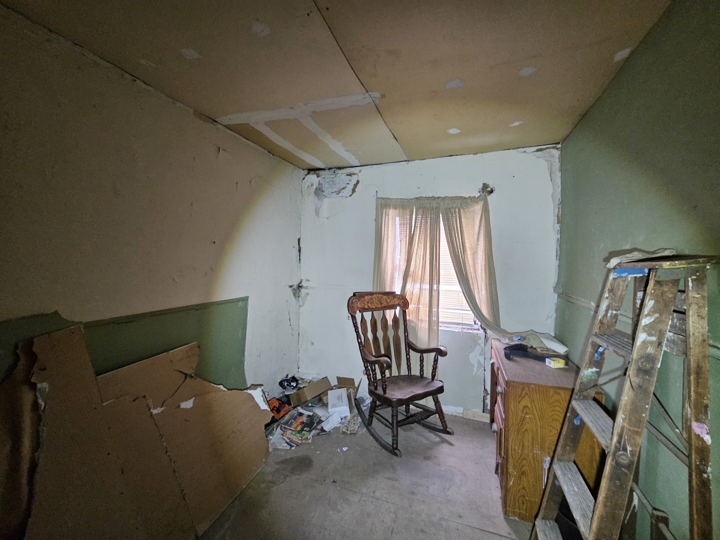 355 West 105th Place Chicago, IL 60628 - Photo 7 of 7 a living room with furniture and a window
