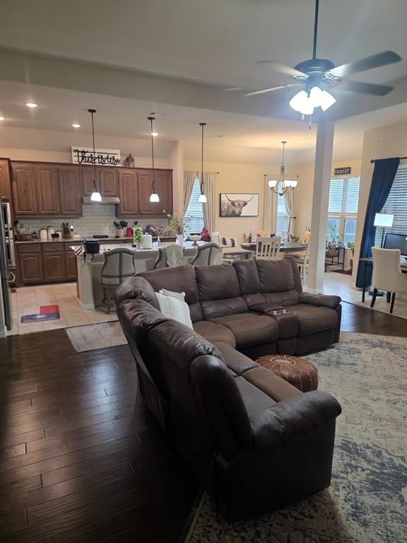 904 Royse Ridge Road Ennis, TX 75119 - Photo 2 of 18