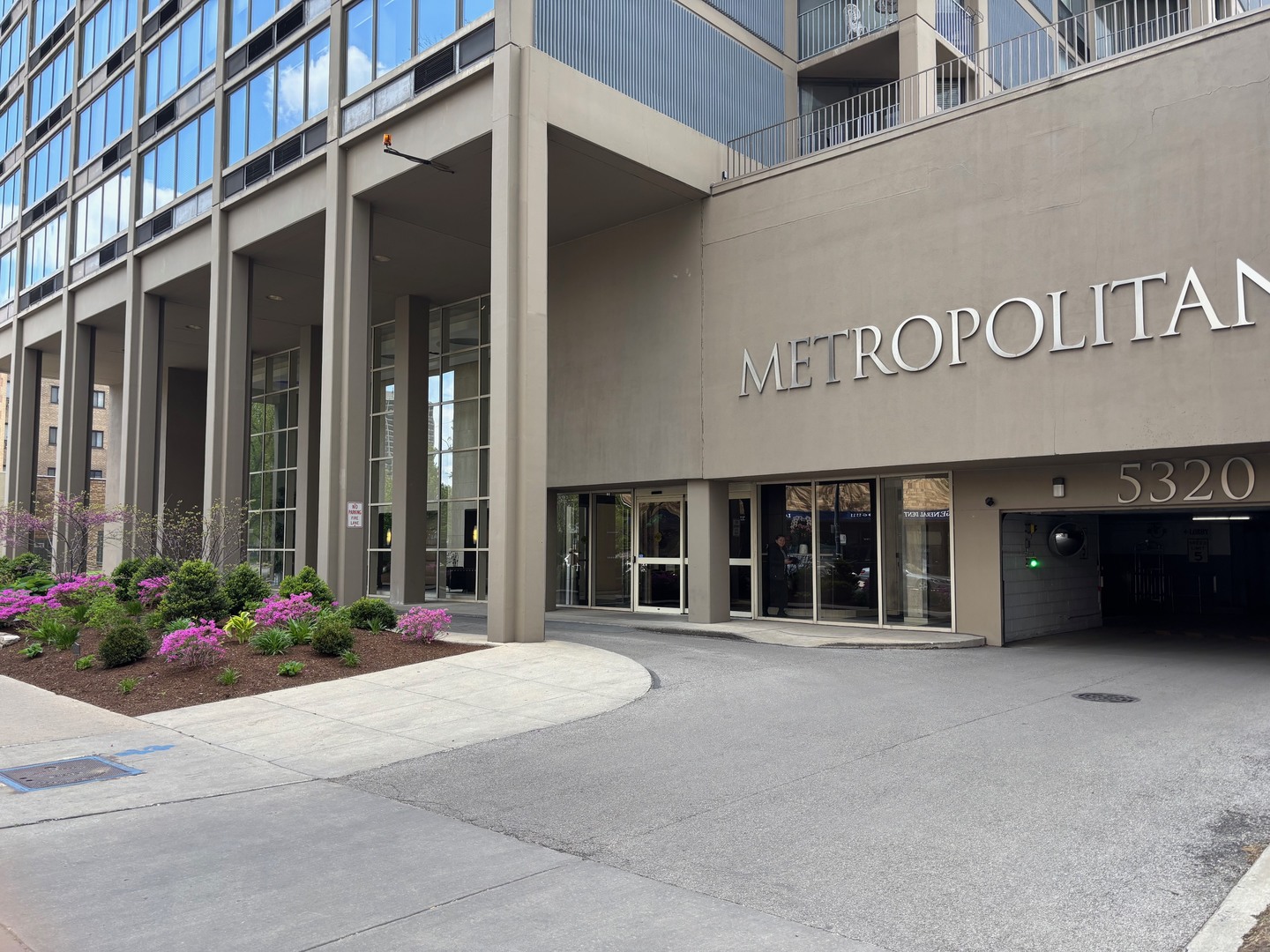 5320 North Sheridan Road, Unit 1610 Chicago, IL 60640 - Photo 1 of 18
