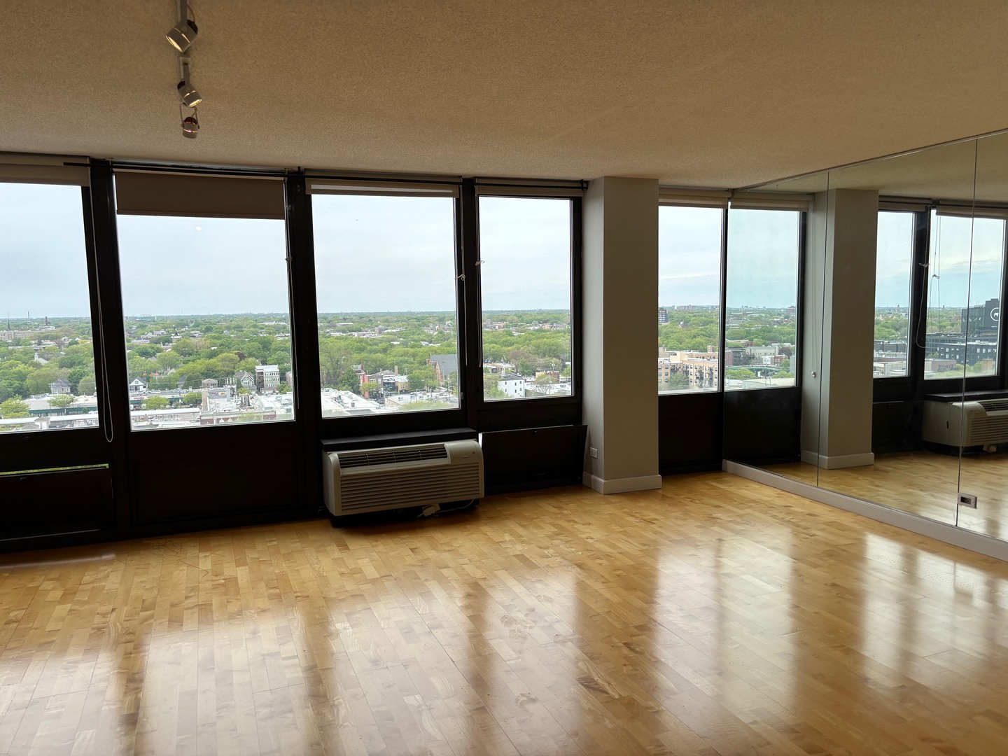 5320 North Sheridan Road, Unit 1610 Chicago, IL 60640 - Photo 5 of 18
