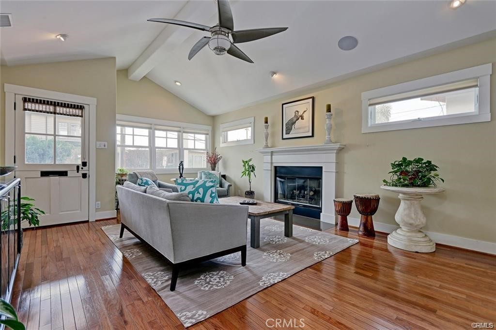 955 8th Place Hermosa Beach, CA 90254 - Photo 11 of 35