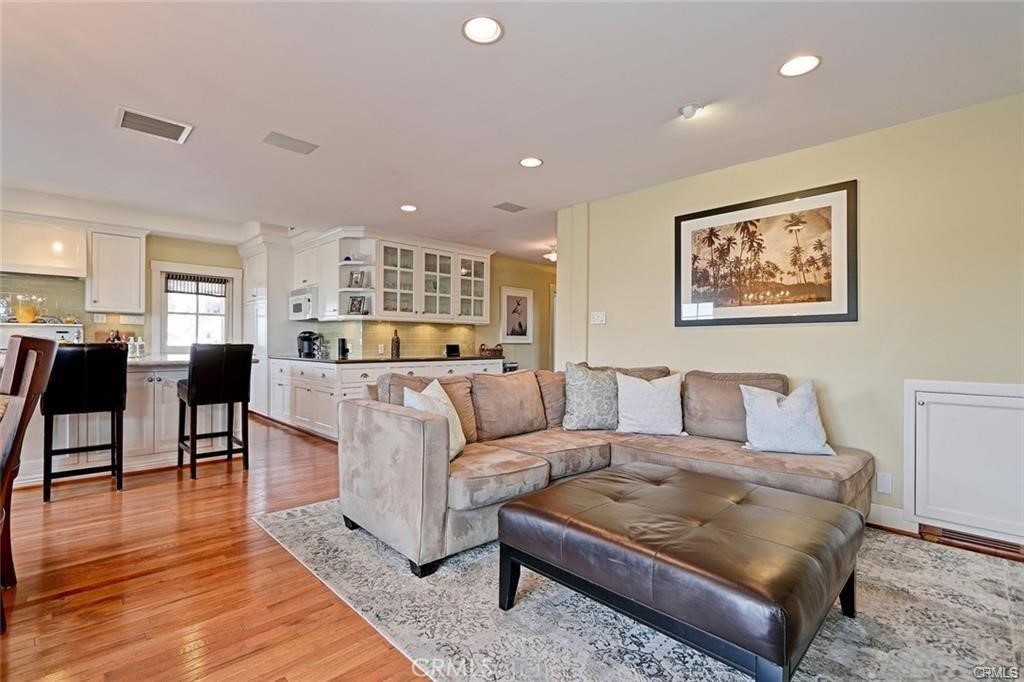 955 8th Place Hermosa Beach, CA 90254 - Photo 7 of 35