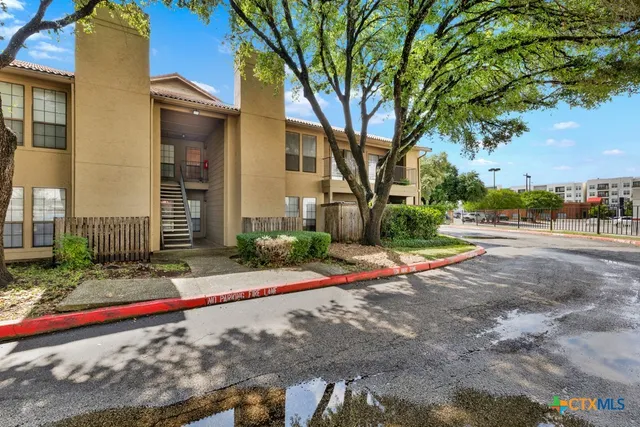 a view of a house with basketball court