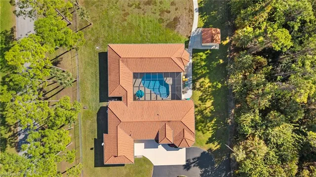 $1,000,000 | 1580 16th Street Northeast, Naples, FL 34120