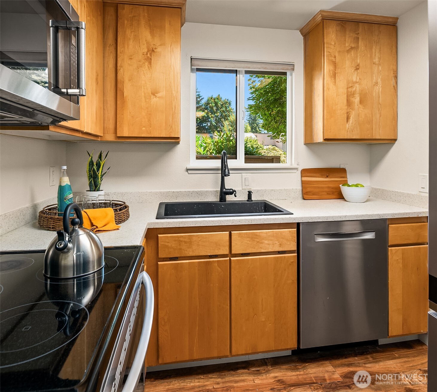 10037 Northeast 138th Place, Unit D7 Kirkland, WA 98034 - Photo 8 of 19