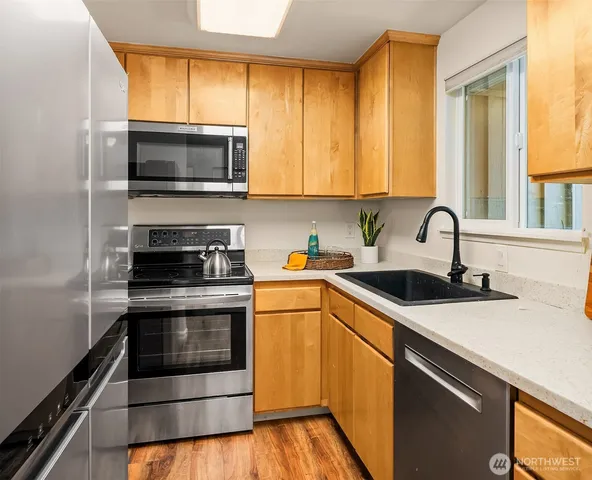 $445,000 | 10037 Northeast 138th Place, Unit D7, Kirkland, WA 98034