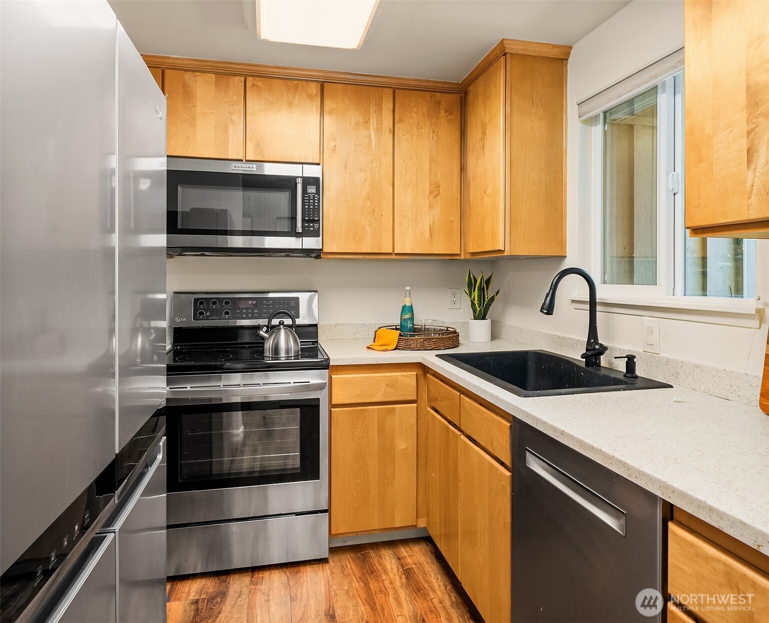 10037 Northeast 138th Place, Unit D7 Kirkland, WA 98034 - Photo 9 of 19