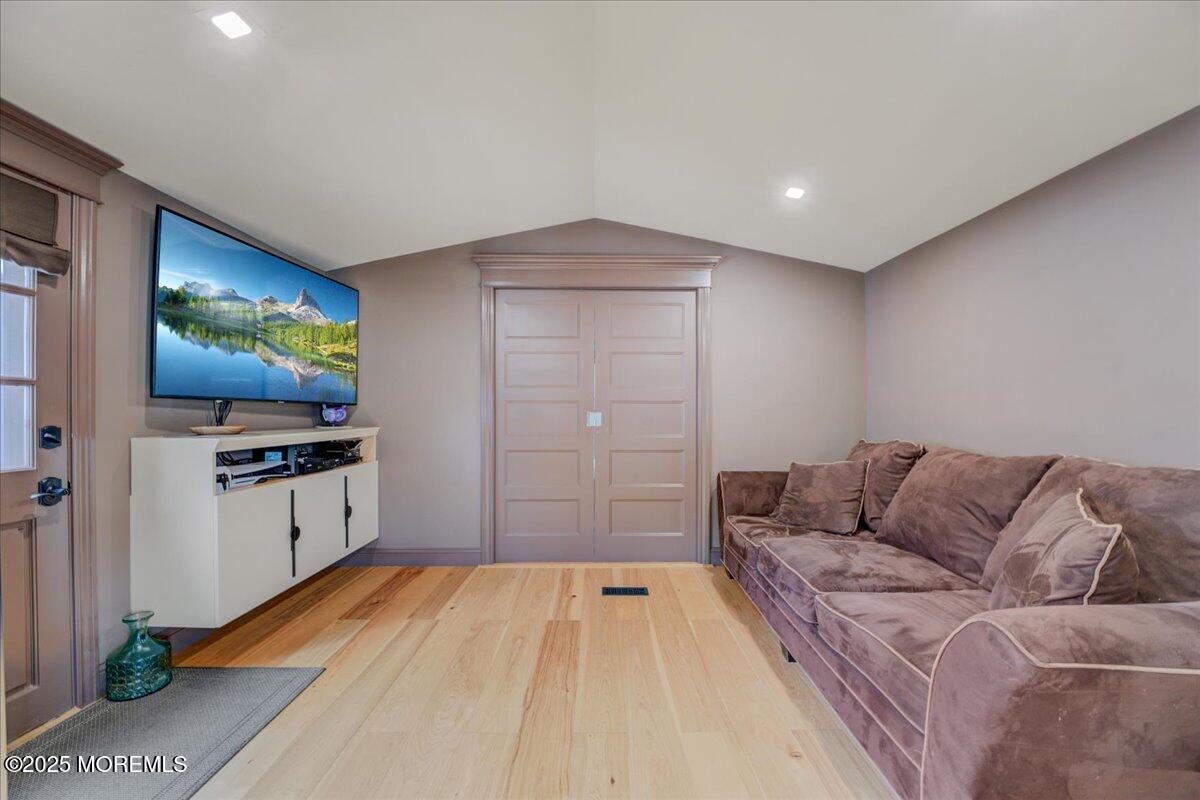 1820 State Rte 35, Unit 25 Wall, NJ 07719 - Photo 6 of 23 09-Living Room