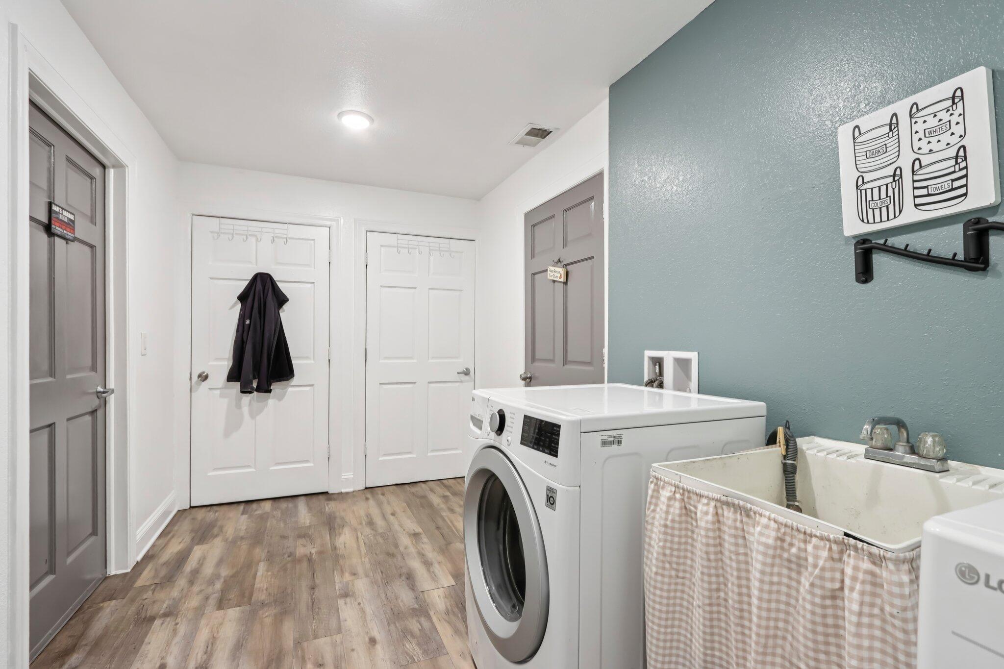 9205 South Chicago Road Oak Creek, WI 53154 - Photo 13 of 48 Laundry