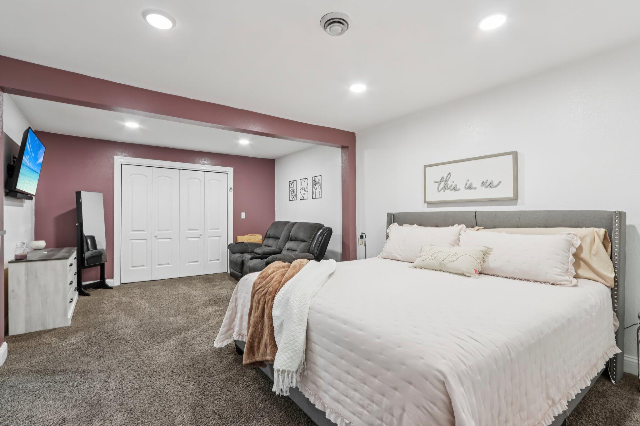 9205 South Chicago Road Oak Creek, WI 53154 - Photo 15 of 48 Master bedroom