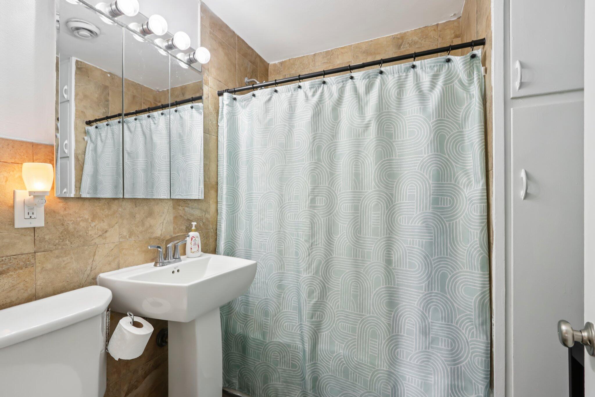 9205 South Chicago Road Oak Creek, WI 53154 - Photo 20 of 48 Master bath