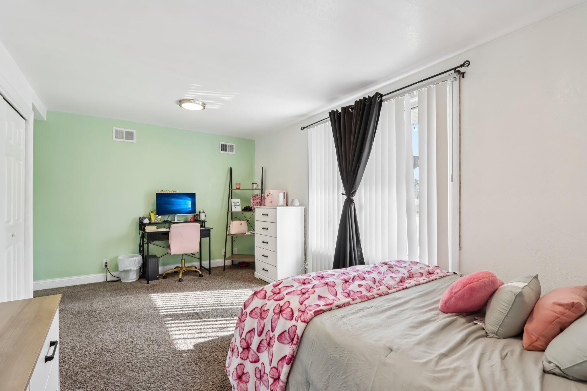 9205 South Chicago Road Oak Creek, WI 53154 - Photo 22 of 48 2nd bedroom