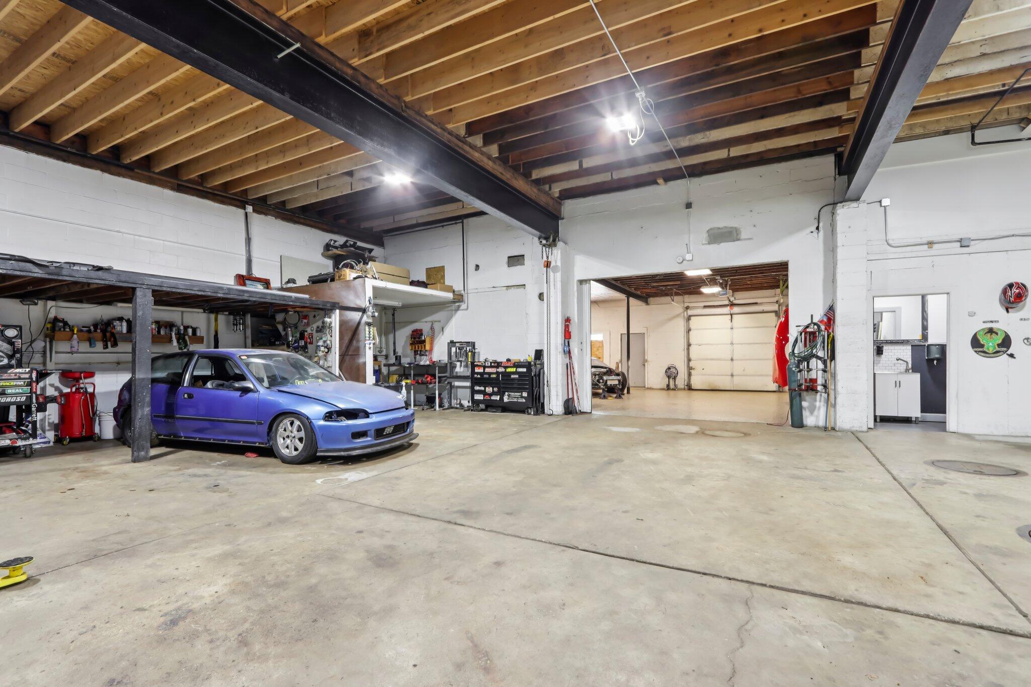 9205 South Chicago Road Oak Creek, WI 53154 - Photo 31 of 48 Shop