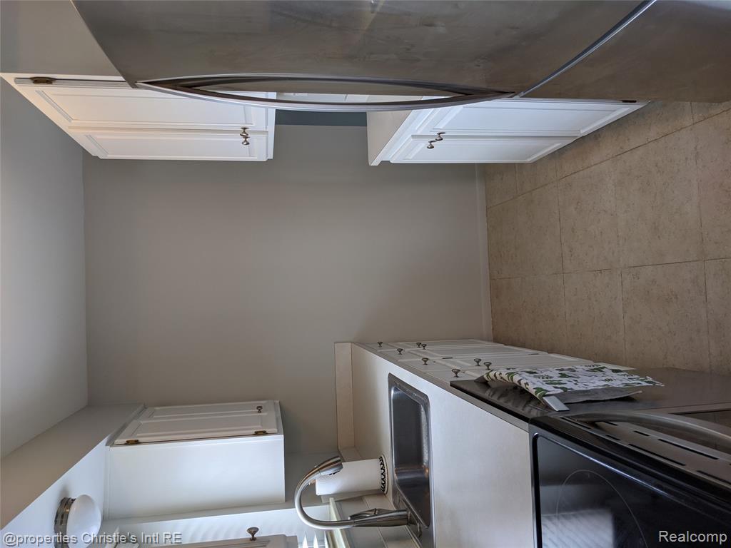 1514 Normandy Road, Unit 203 Royal Oak, MI 48073 - Photo 9 of 29