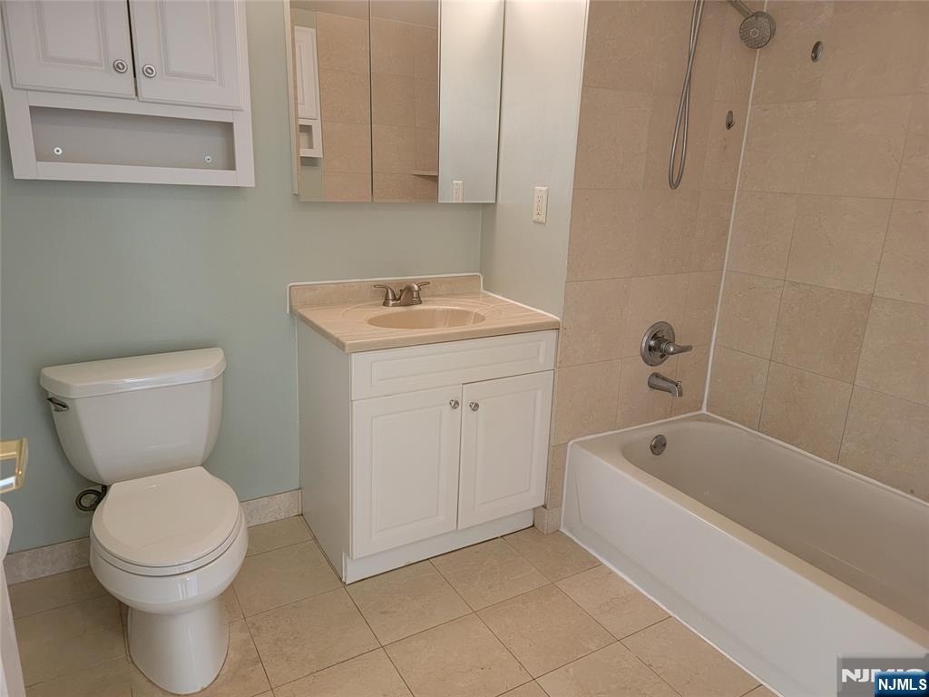 100 Old Palisade Road, Unit 702 Fort Lee, NJ 07024 - Photo 35 of 37