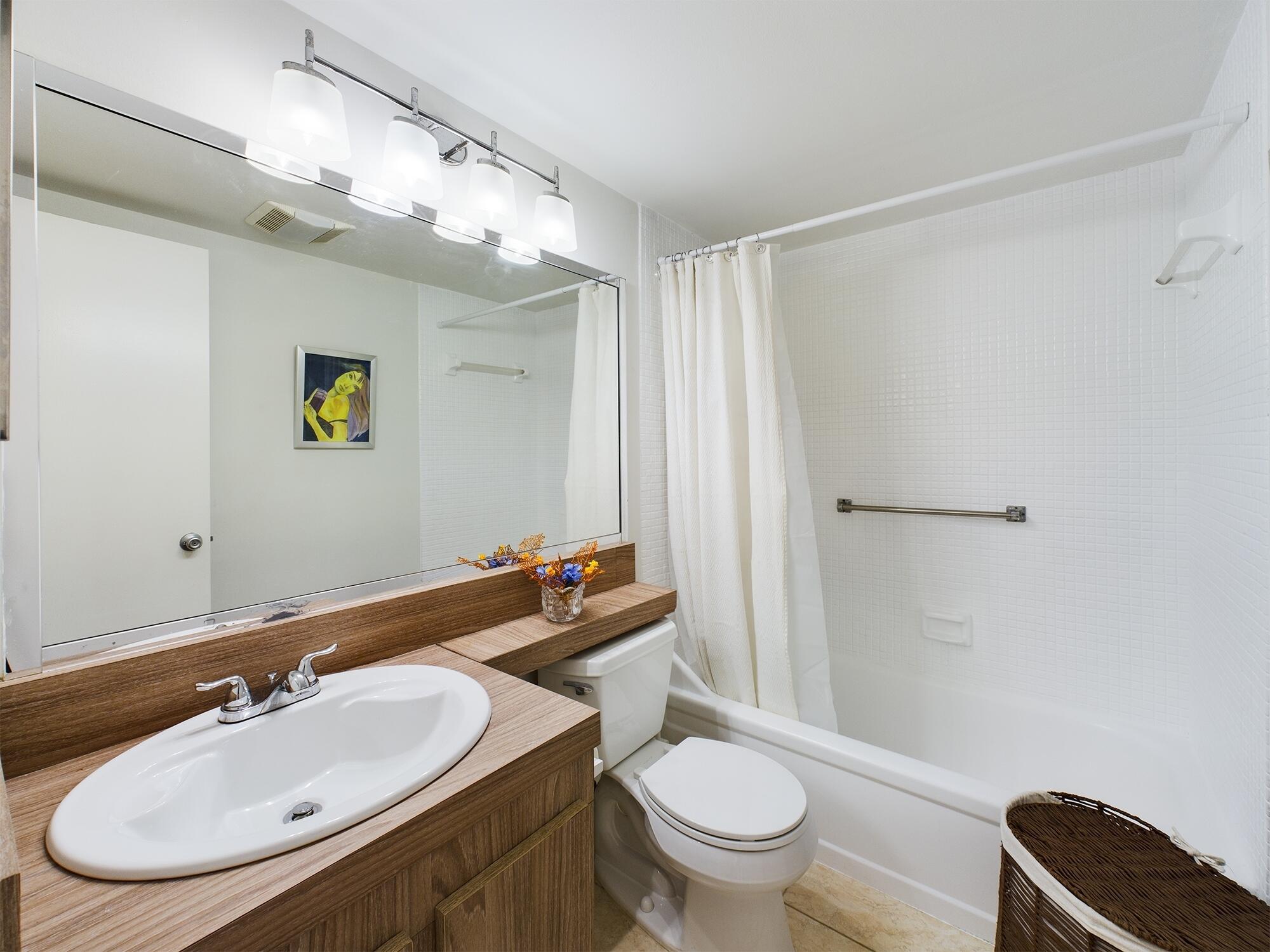 414 Mansfield I Boca Raton, FL 33434 - Photo 13 of 20 Bathroom