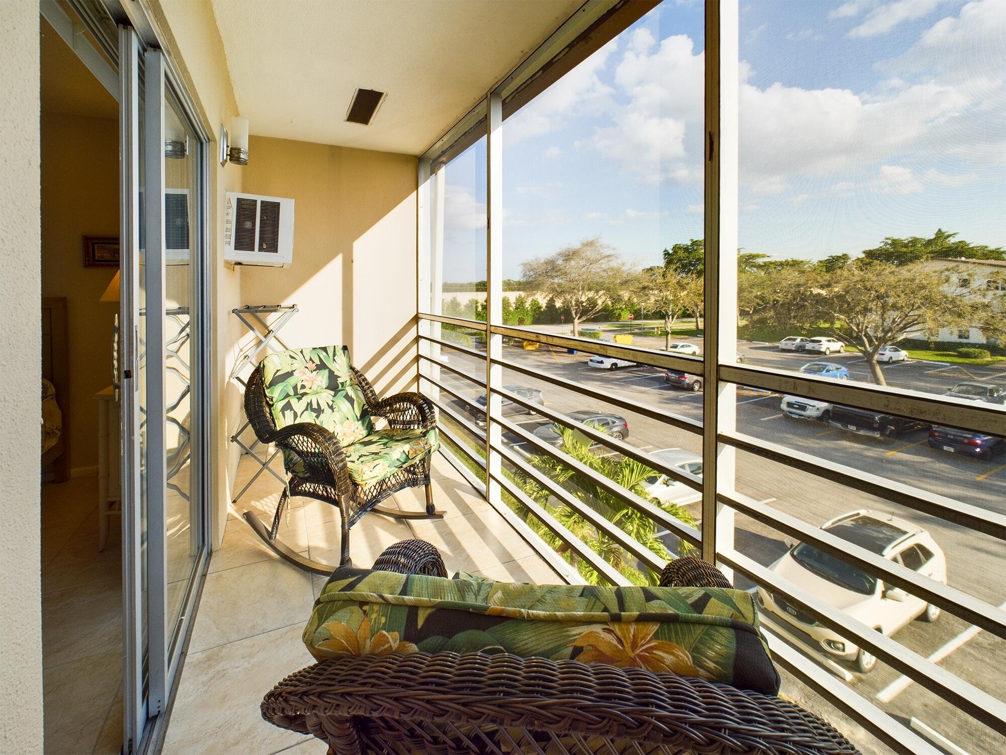 414 Mansfield I Boca Raton, FL 33434 - Photo 14 of 20 Screened Patio