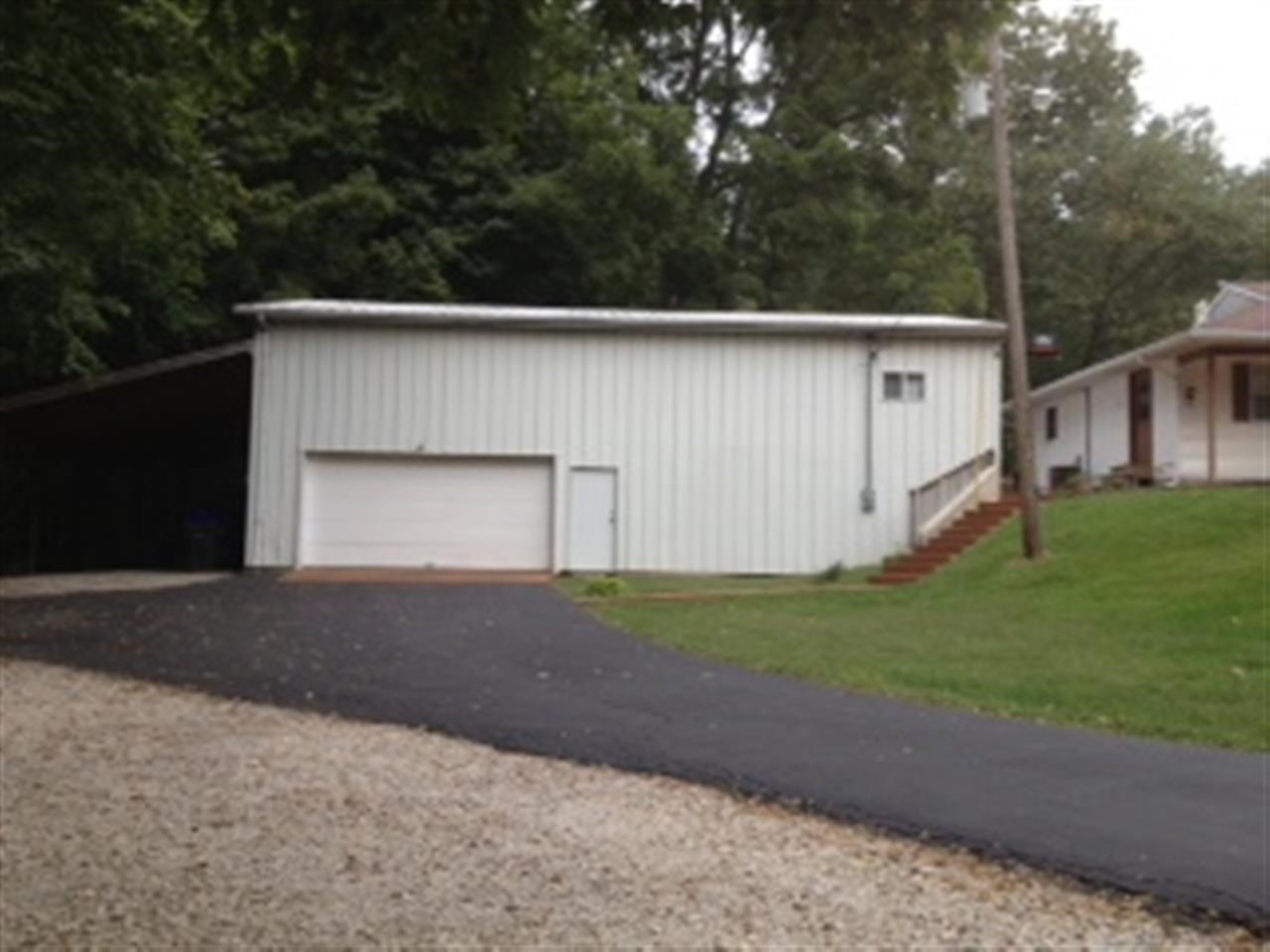 4490 North Thomas Road Bloomington, IN 47404 - Photo 14 of 21