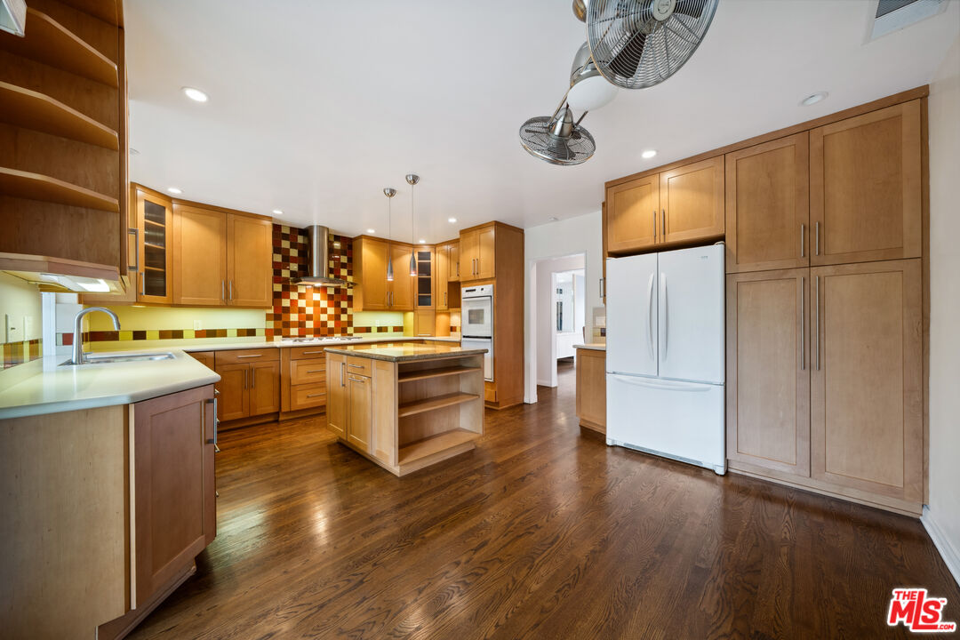 15901 High Knoll Road Encino, CA 91436 - Photo 17 of 41