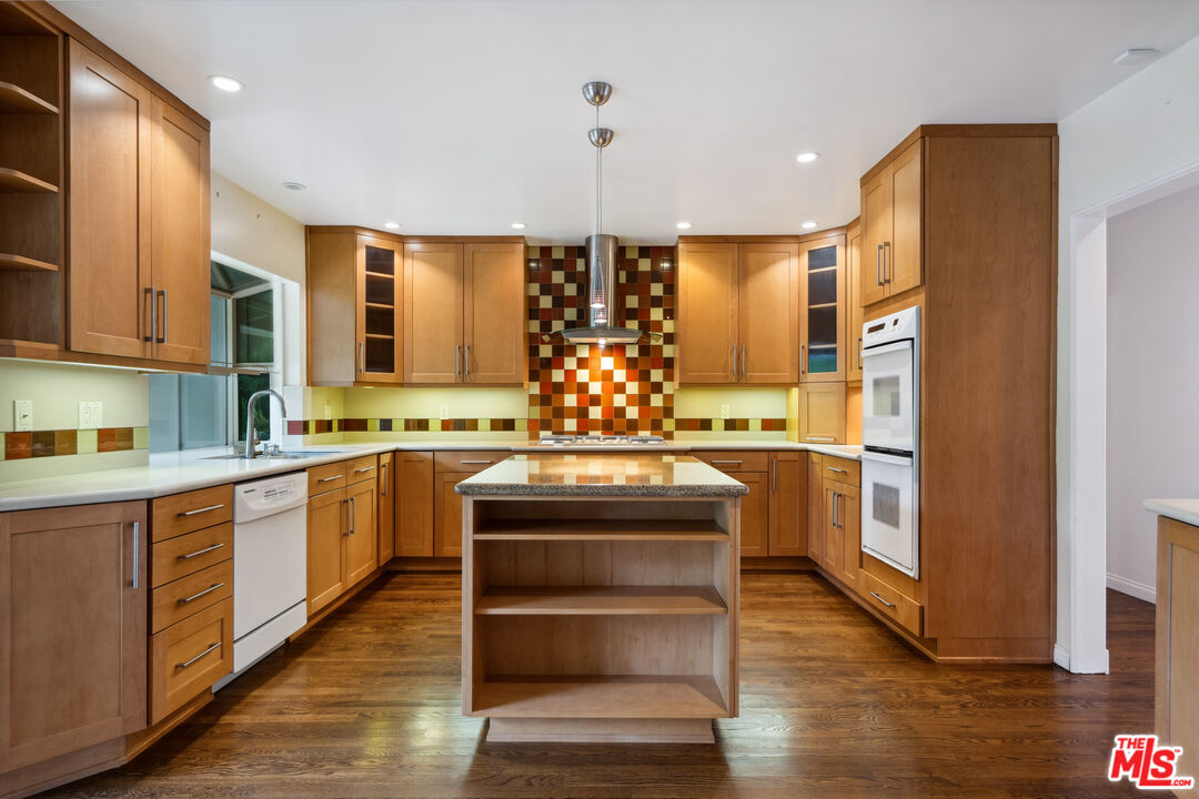 15901 High Knoll Road Encino, CA 91436 - Photo 18 of 41