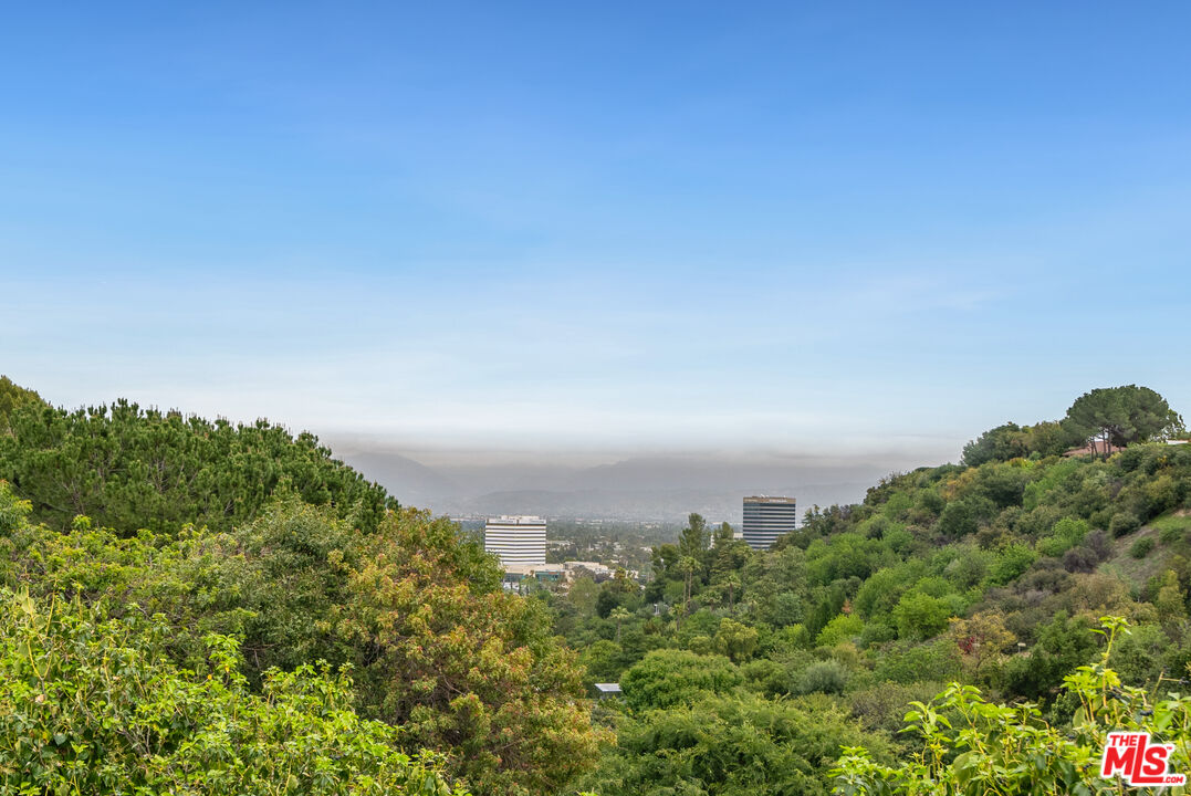 15901 High Knoll Road Encino, CA 91436 - Photo 33 of 41