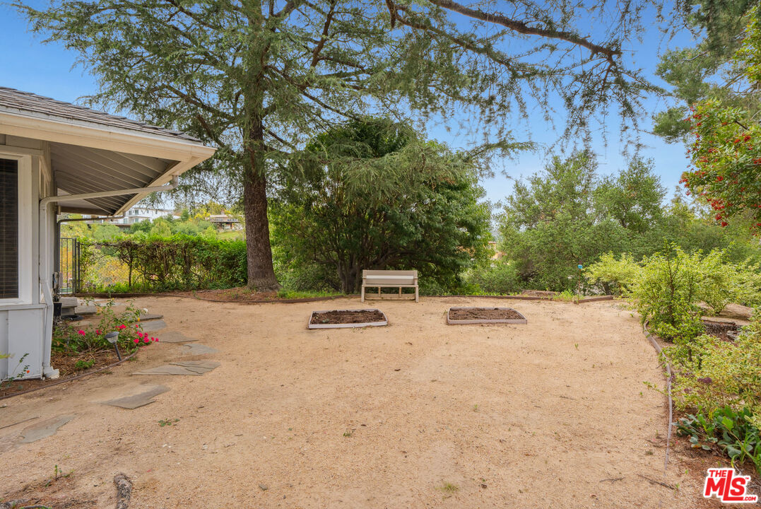 15901 High Knoll Road Encino, CA 91436 - Photo 35 of 41