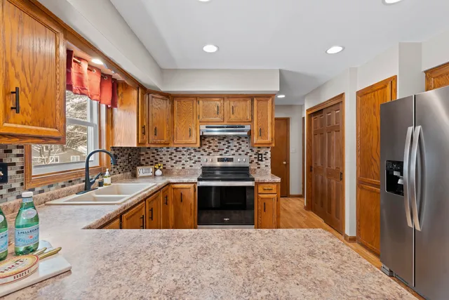 $549,900 | S14-w31855 High Meadow Lane, Delafield, WI 53018