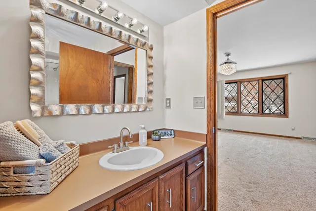 $549,900 | S14-w31855 High Meadow Lane, Delafield, WI 53018