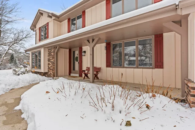 $549,900 | S14-w31855 High Meadow Lane, Delafield, WI 53018