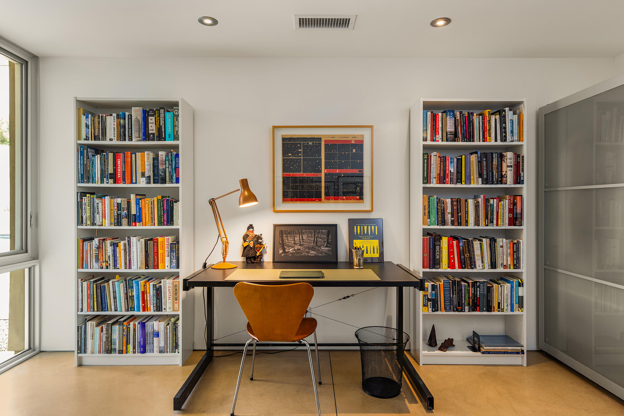 12179 Koenigstein Road Santa Paula, CA 93060 - Photo 31 of 43 a view of a workspace with bookshelf