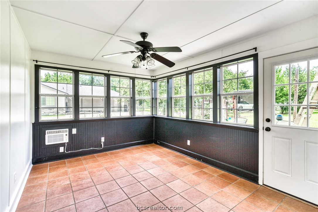 710 Inwood Drive Bryan, TX 77802 - Photo 13 of 22 sun room/flex space
