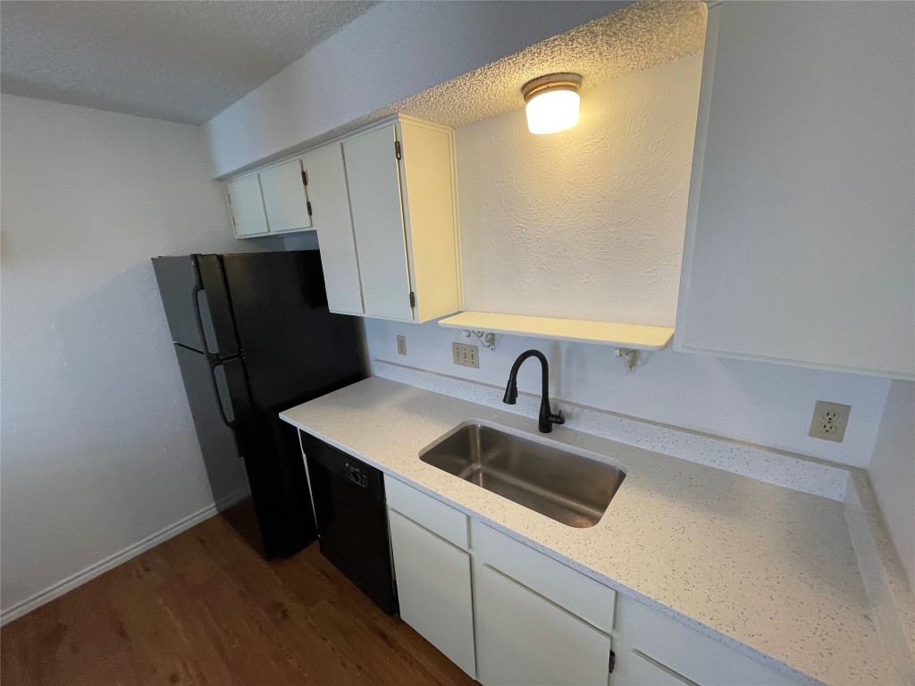 7506 St Amant Place, Unit B Austin, TX 78749 - Photo 14 of 16 a bathroom with a sink and a mirror