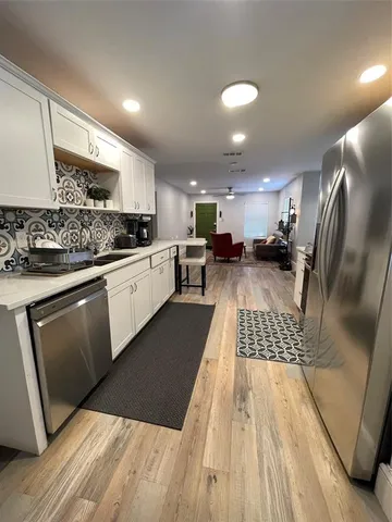 a view of yard with trees