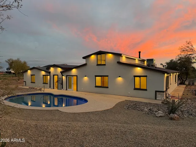 $1,395,000 | 2330 Us Highway, Wickenburg, AZ 85390