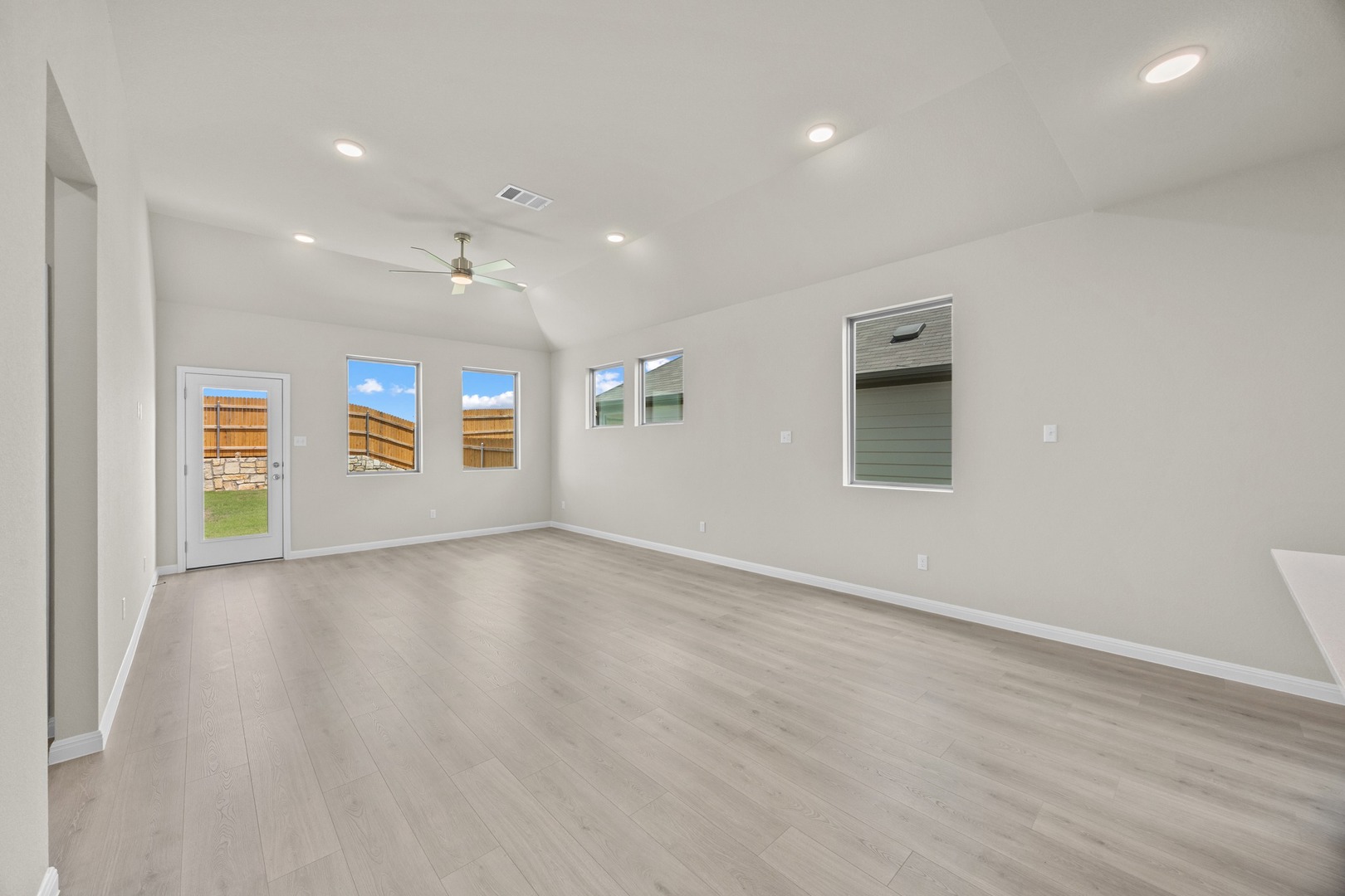 206 Hornet Street Elgin, TX 78621 - Photo 8 of 39