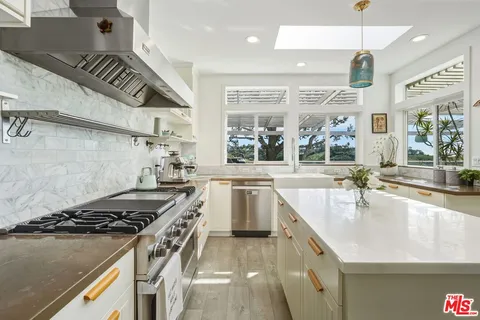 $2,449,000 | 29500 Heathercliff Road, Unit 105, Malibu, CA 90265