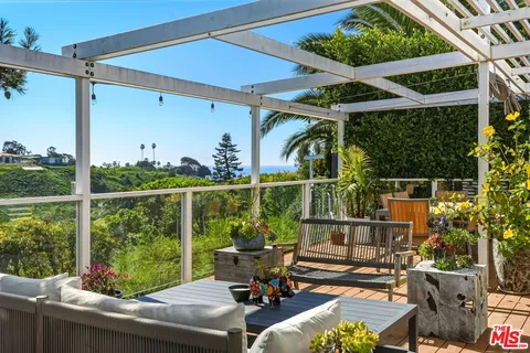 $2,449,000 | 29500 Heathercliff Road, Unit 105, Malibu, CA 90265