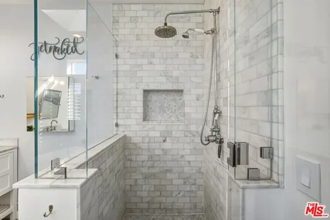 $2,449,000 | 29500 Heathercliff Road, Unit 105, Malibu, CA 90265