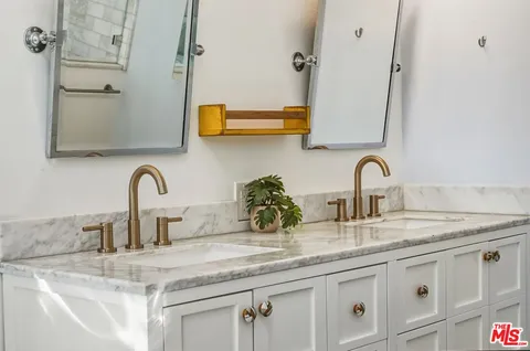 $2,449,000 | 29500 Heathercliff Road, Unit 105, Malibu, CA 90265