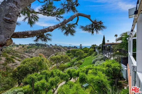 $2,449,000 | 29500 Heathercliff Road, Unit 105, Malibu, CA 90265