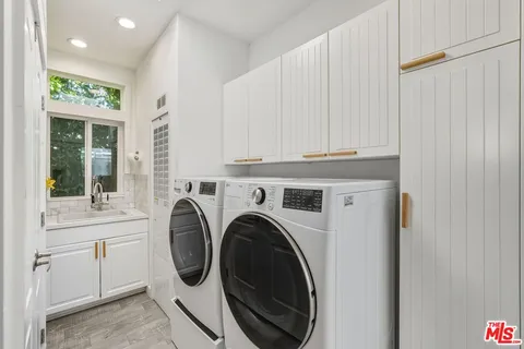 $2,449,000 | 29500 Heathercliff Road, Unit 105, Malibu, CA 90265