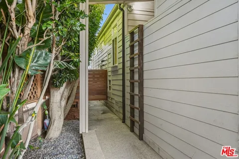 $2,449,000 | 29500 Heathercliff Road, Unit 105, Malibu, CA 90265