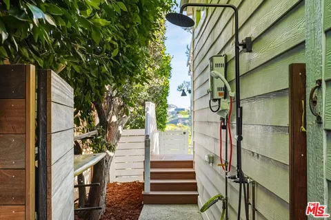 $2,449,000 | 29500 Heathercliff Road, Unit 105, Malibu, CA 90265