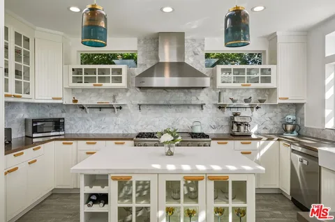 $2,449,000 | 29500 Heathercliff Road, Unit 105, Malibu, CA 90265